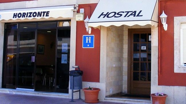 Hostal Horizonte Es Castell  Exterior photo